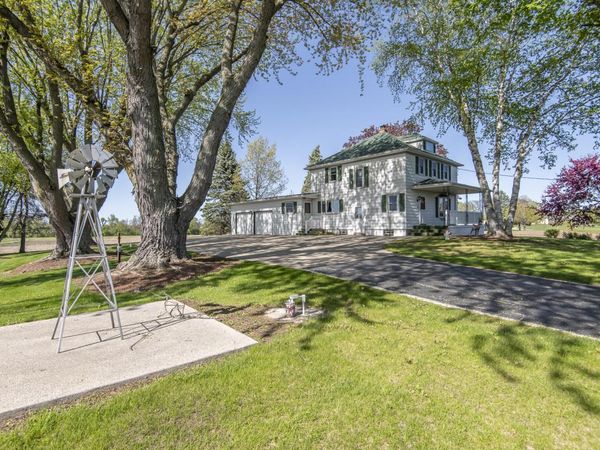 W1048 Concord Center Dr, Concord, WI 53178