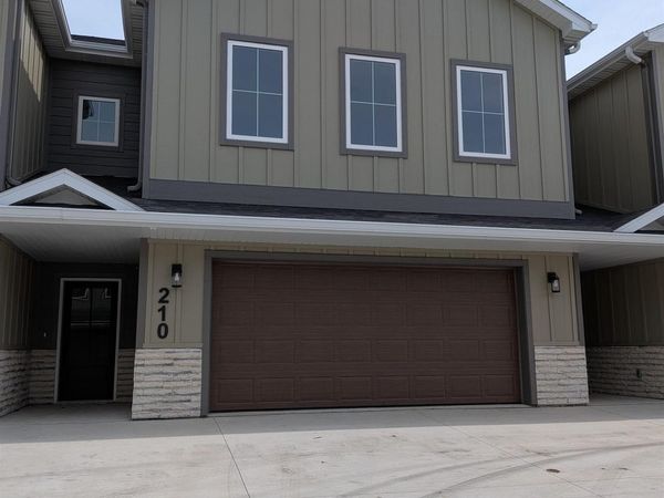 210 Stonebrook Ct., Clear Lake, IA 50428