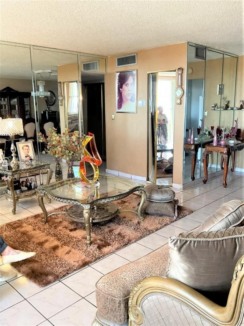 4675 W 18th Ct, Unit 502, Hialeah, FL 33012 Photo