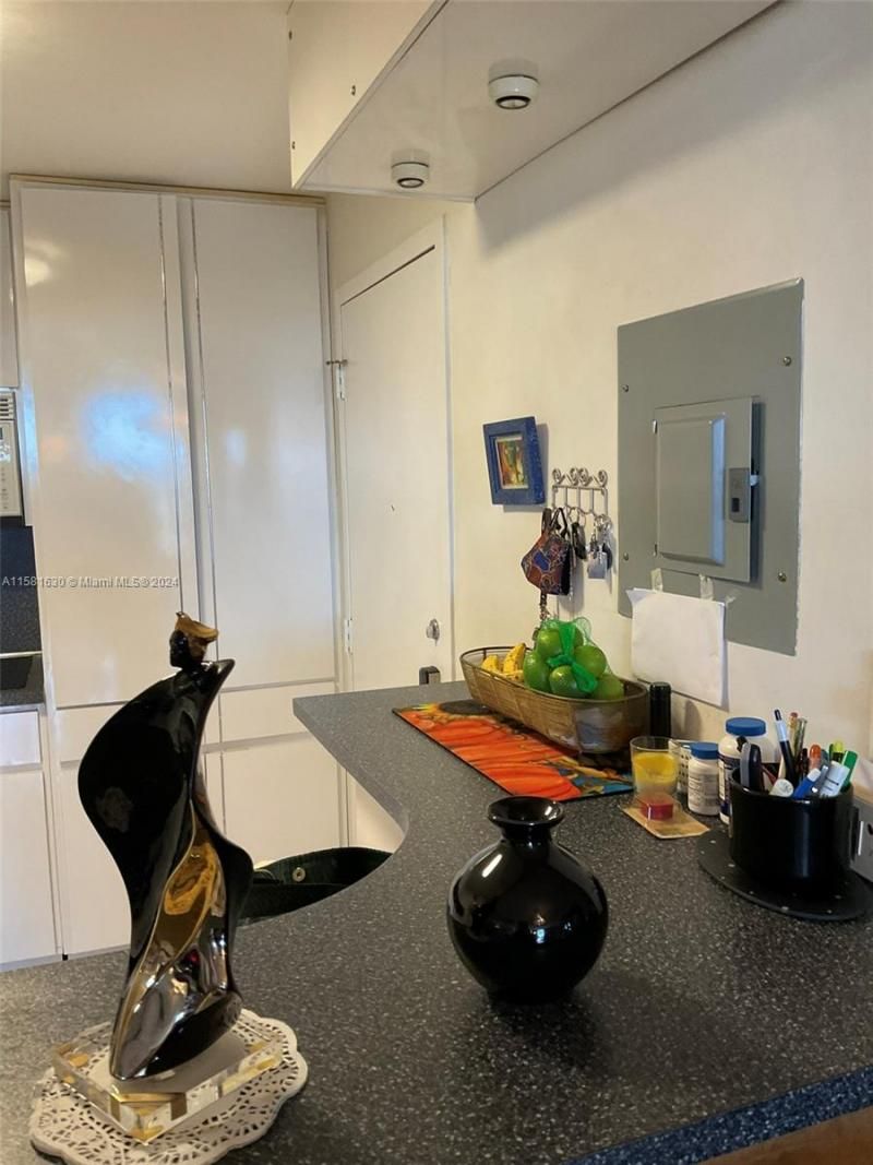 4675 W 18th Ct, Unit 502, Hialeah, FL 33012 Photo