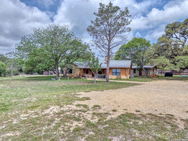 577 Mariposa Avenue, ConCan, TX 78838