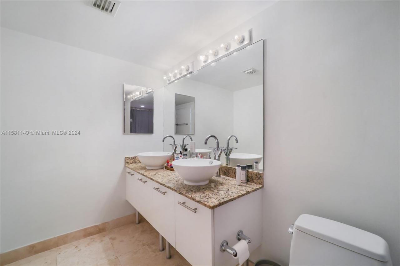 41 SE 5th St, Unit 304, Miami, FL 33131 Photo