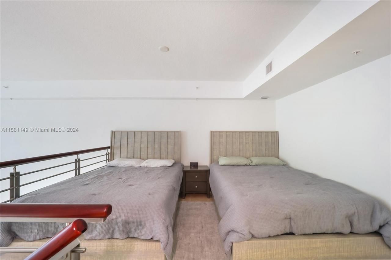 41 SE 5th St, Unit 304, Miami, FL 33131 Photo