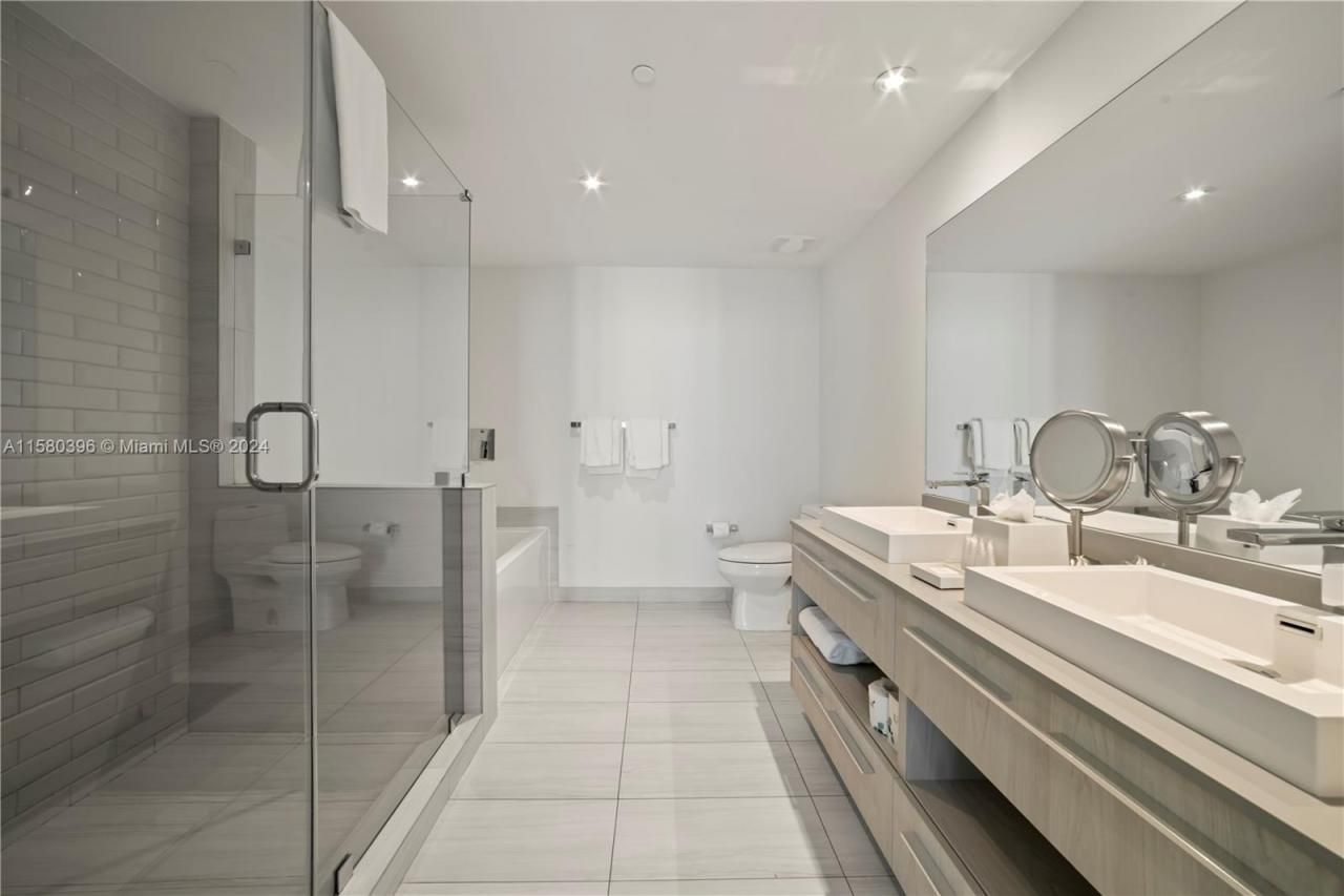 Please Call For Address, Unit R2207, Hollywood, FL 33019 Photo