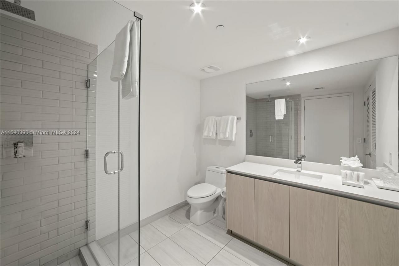 Please Call For Address, Unit R2207, Hollywood, FL 33019 Photo