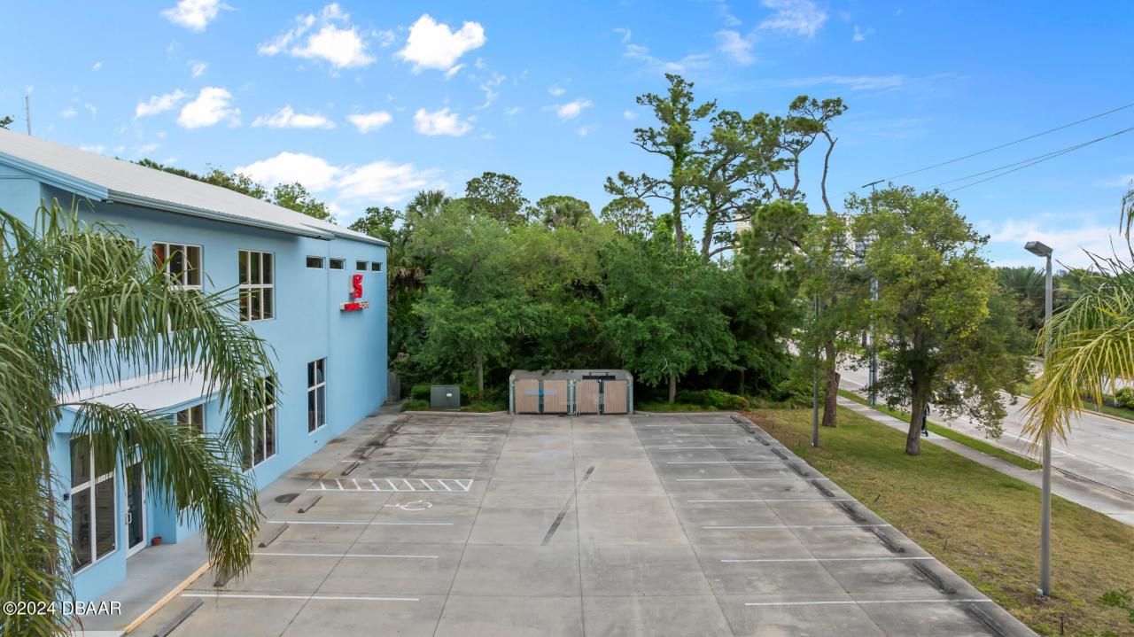 3090 S Ridgewood Avenue, South Daytona, FL 32119 Photo