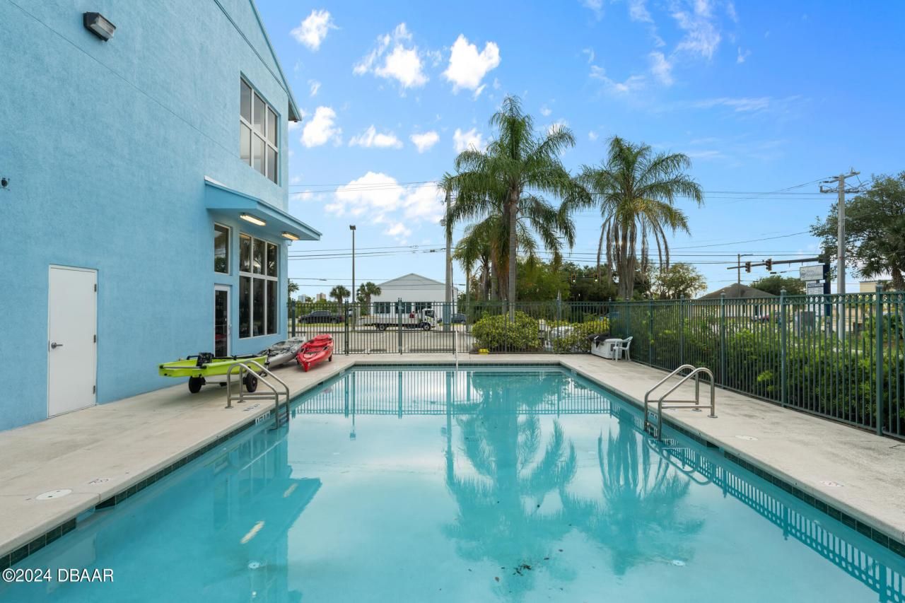 3090 S Ridgewood Avenue, South Daytona, FL 32119 Photo