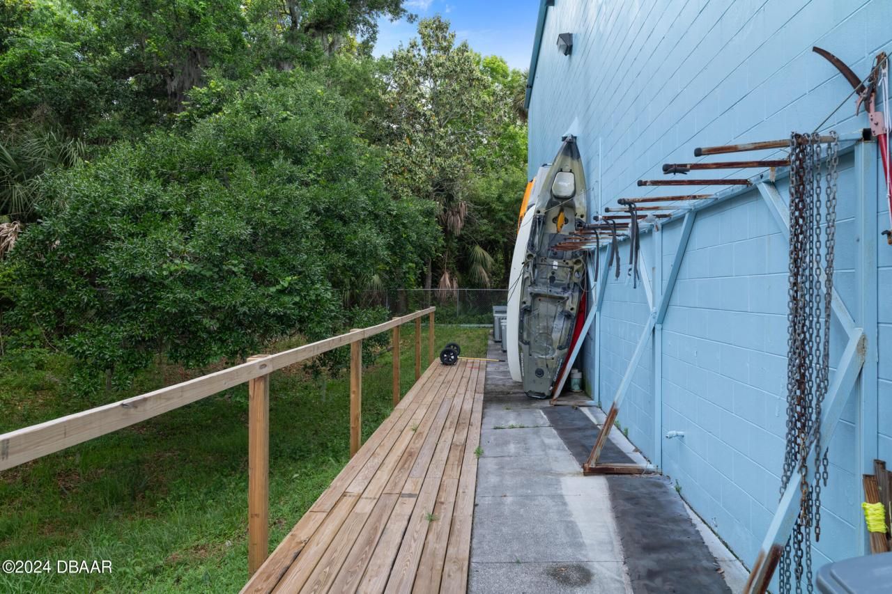 3090 S Ridgewood Avenue, South Daytona, FL 32119 Photo