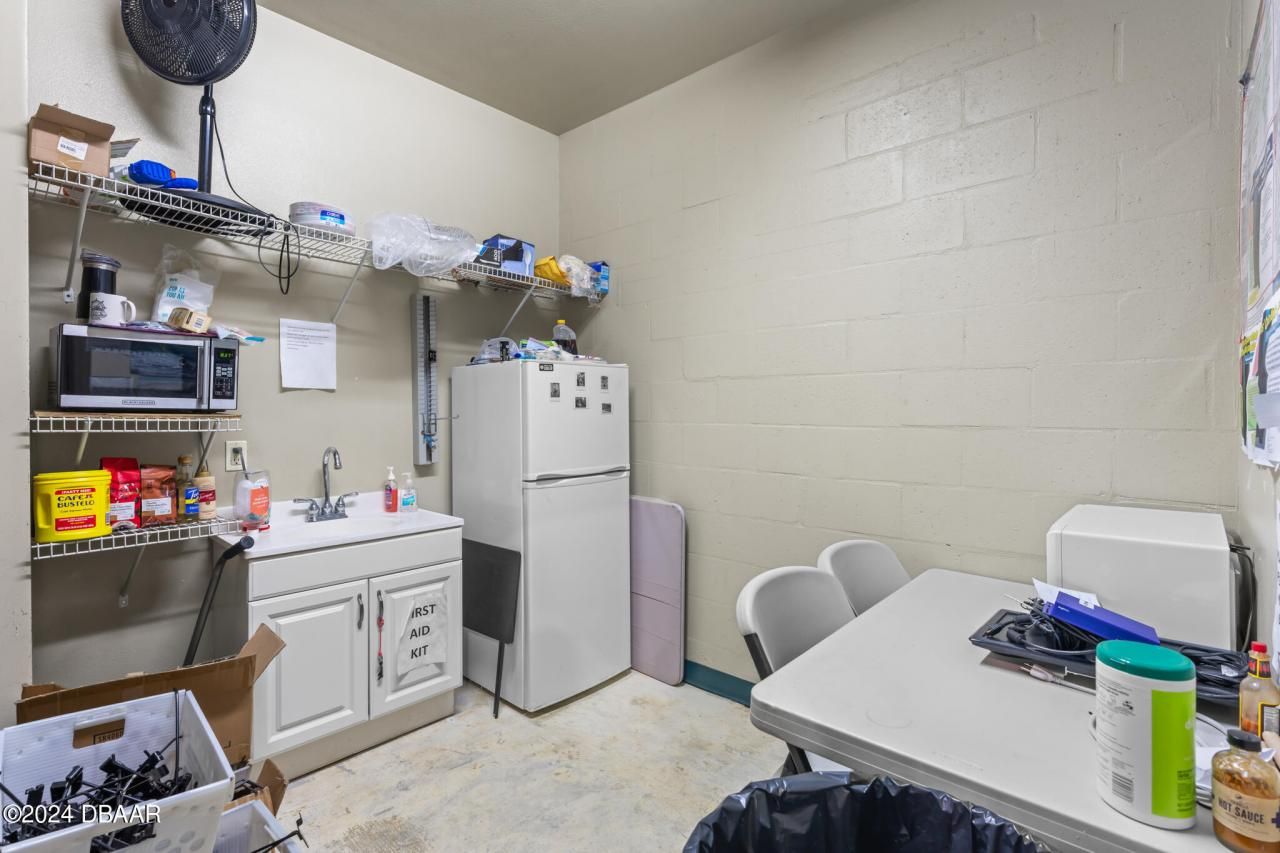 3090 S Ridgewood Avenue, South Daytona, FL 32119 Photo