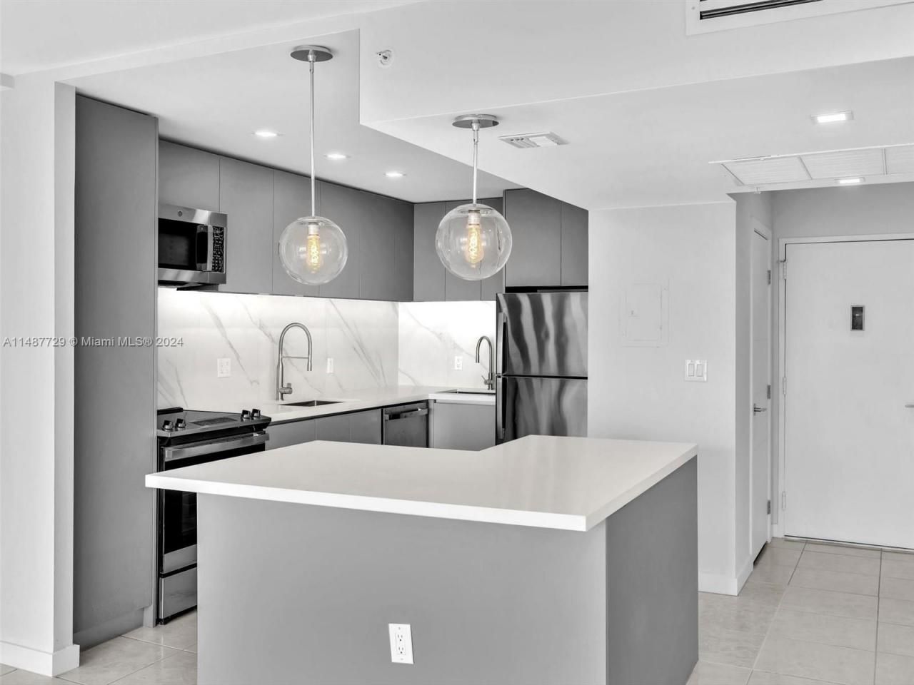 4101 Pine Tree Dr, Unit 621,620, Miami Beach, FL 33140 Photo