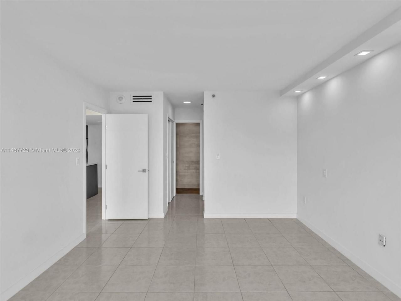 4101 Pine Tree Dr, Unit 621,620, Miami Beach, FL 33140 Photo