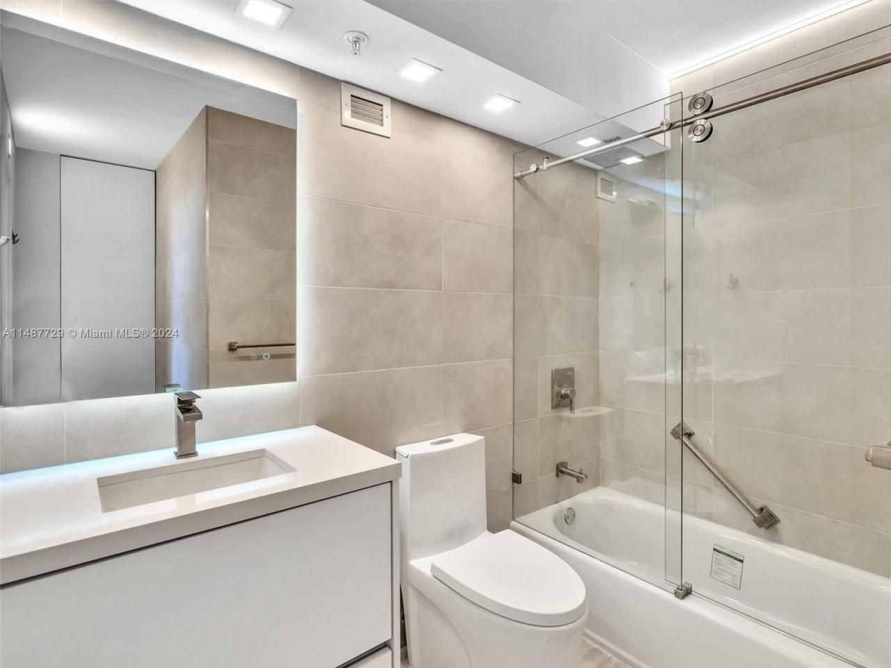 4101 Pine Tree Dr, Unit 621,620, Miami Beach, FL 33140 Photo