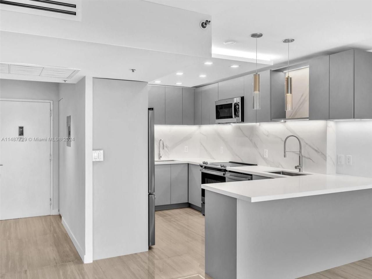 4101 Pine Tree Dr, Unit 621,620, Miami Beach, FL 33140 Photo