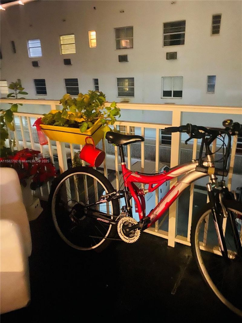 345 Ocean Dr, Unit 307, Miami Beach, FL 33139 Photo