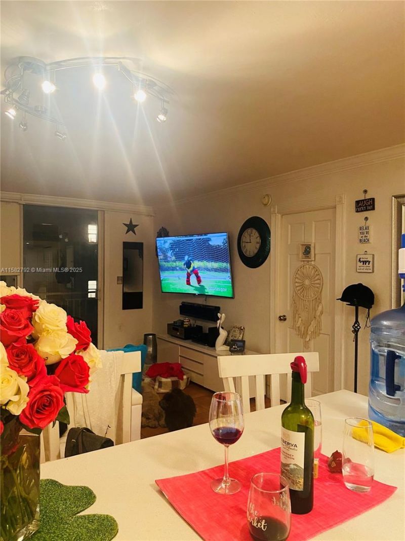 345 Ocean Dr, Unit 307, Miami Beach, FL 33139 Photo