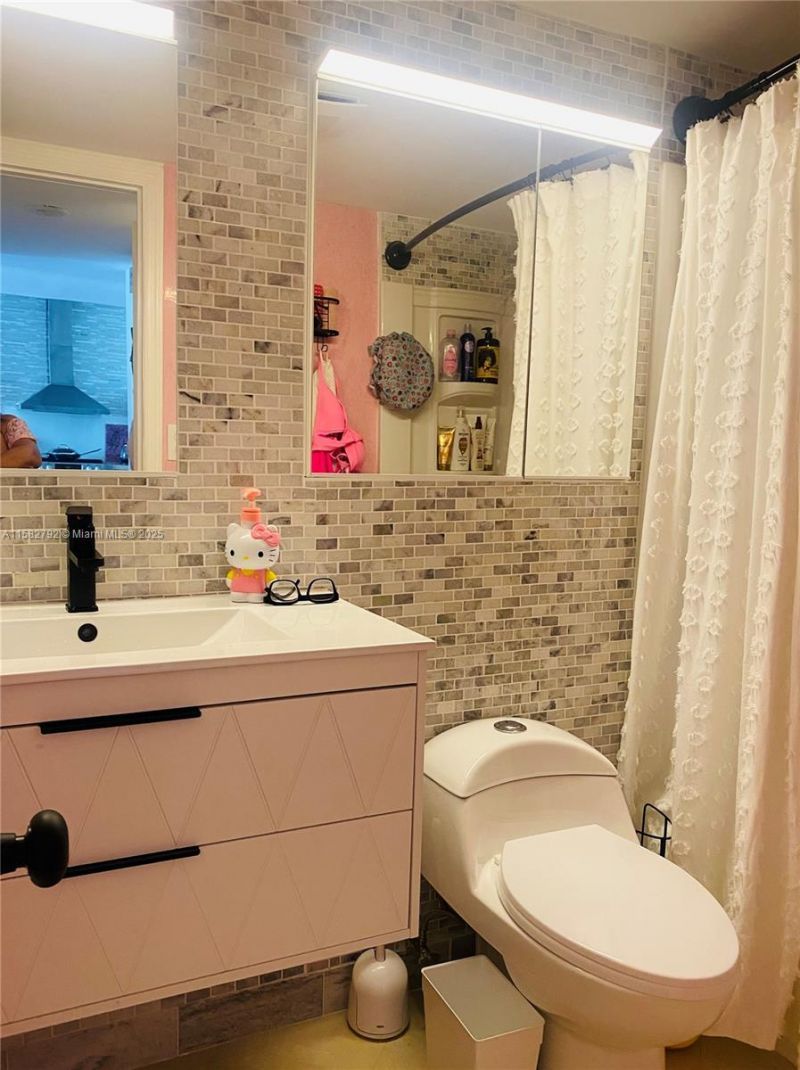 345 Ocean Dr, Unit 307, Miami Beach, FL 33139 Photo