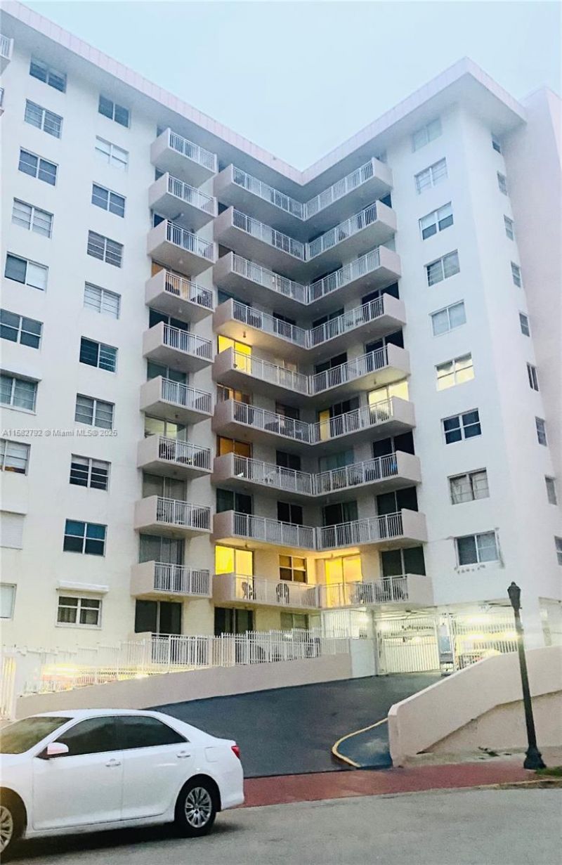 345 Ocean Dr, Unit 307, Miami Beach, FL 33139 Photo