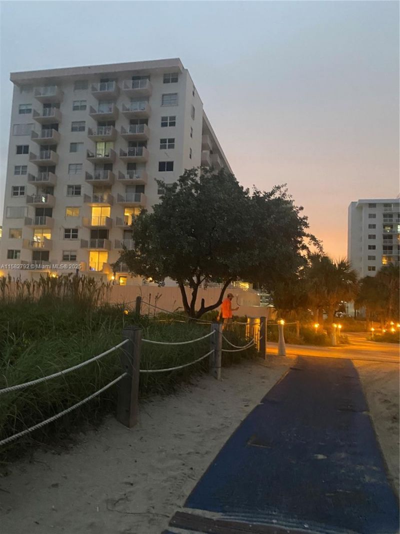 345 Ocean Dr, Unit 307, Miami Beach, FL 33139 Photo