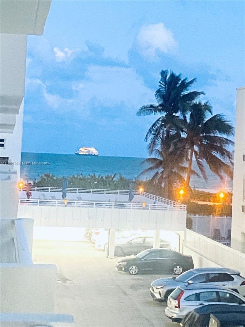 345 Ocean Dr, Unit 307, Miami Beach, FL 33139 Photo