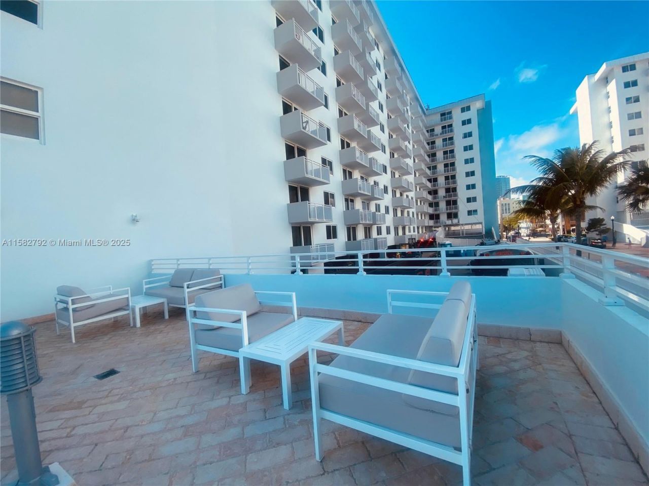 345 Ocean Dr, Unit 307, Miami Beach, FL 33139 Photo