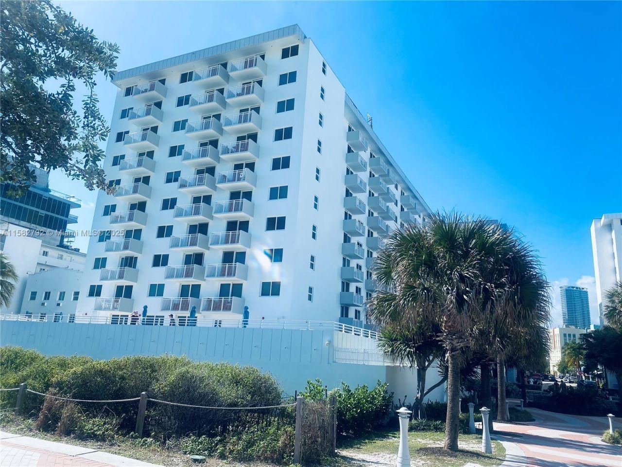 345 Ocean Dr, Unit 307, Miami Beach, FL 33139 Photo