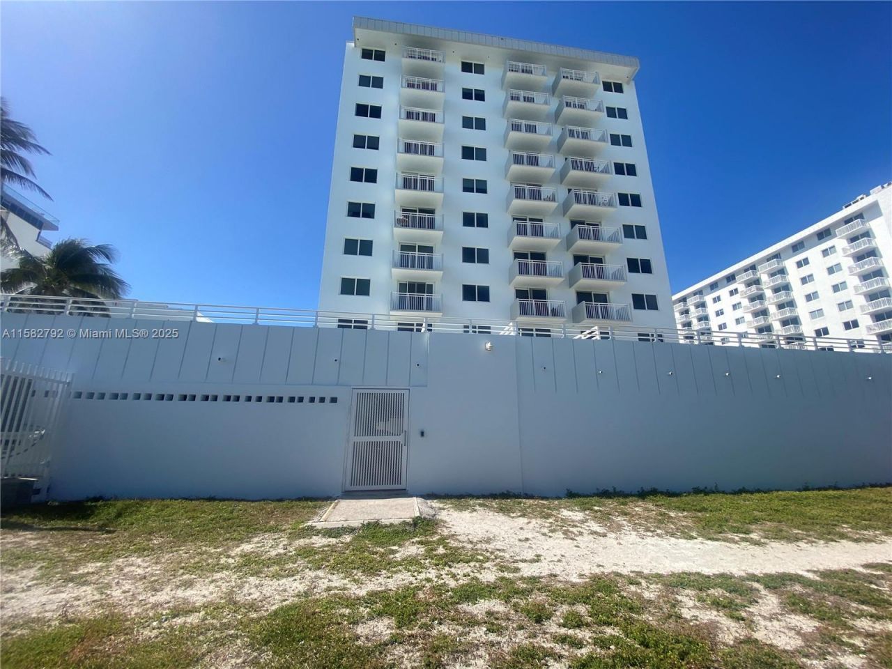 345 Ocean Dr, Unit 307, Miami Beach, FL 33139 Photo