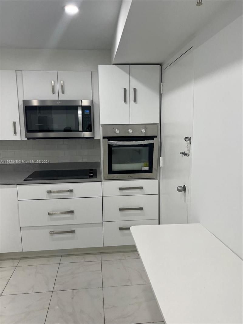 400 Kings Point Dr, Unit 310, Sunny Isles Beach, FL 33160 Photo