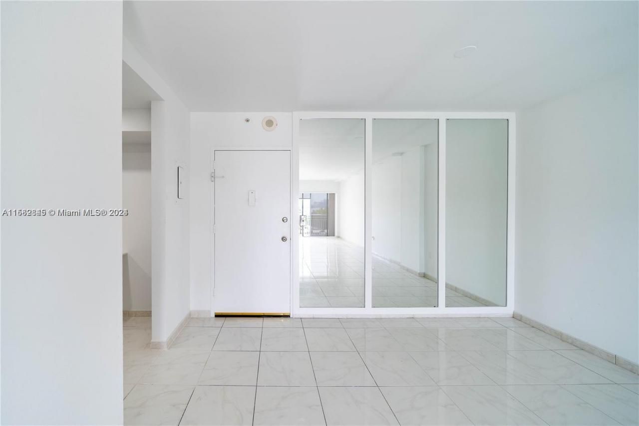 400 Kings Point Dr, Unit 310, Sunny Isles Beach, FL 33160 Photo