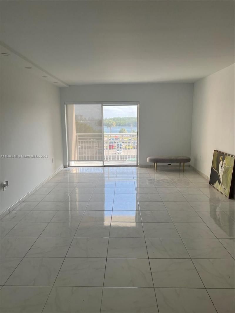 400 Kings Point Dr, Unit 310, Sunny Isles Beach, FL 33160 Photo