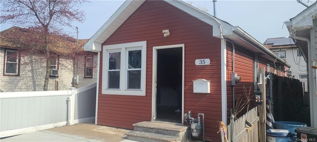 35 Milbank Road, Staten Island, NY 10306 Main Photo