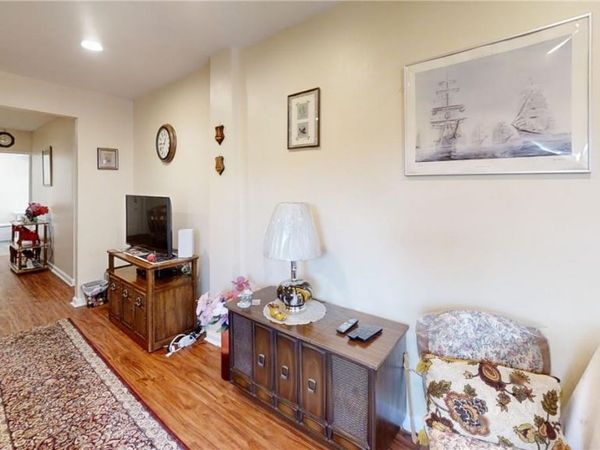 50 White Oak Street, Unit 4B, New Rochelle, NY 10801