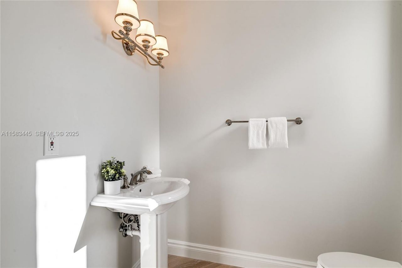 709 Idlewyld Dr, Fort Lauderdale, FL 33301 Photo