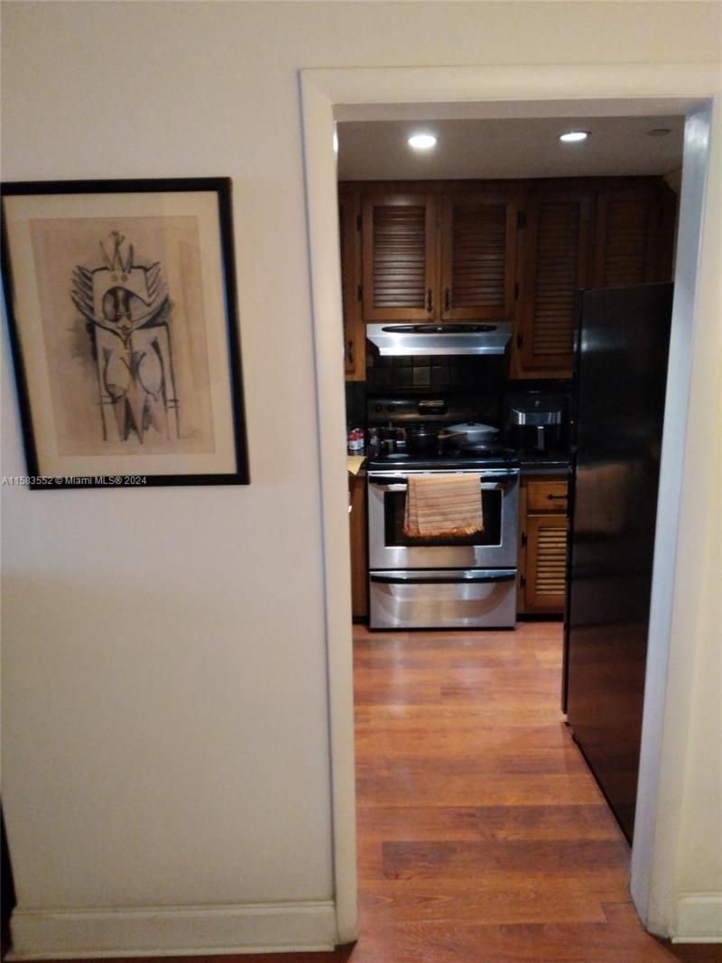 911 Ponce De Leon Blvd, Unit 904, Coral Gables, FL 33134 Photo