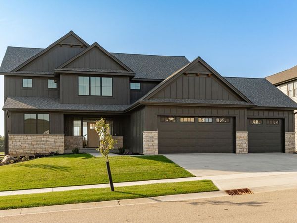 2630 Scenic Point Drive SW, Rochester, MN 55902