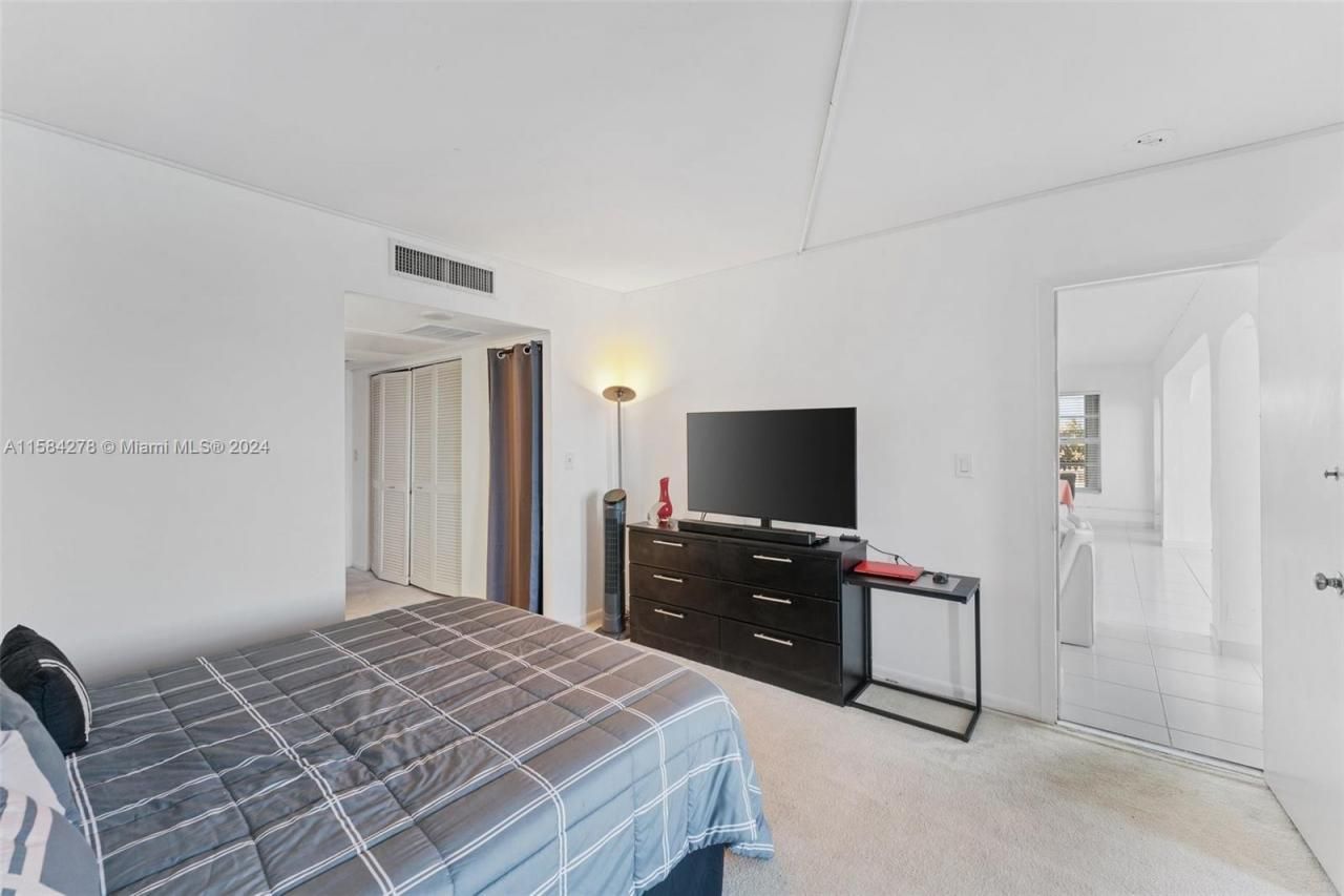 11111 Biscayne Blvd, Unit 3A, Miami, FL 33181 Photo