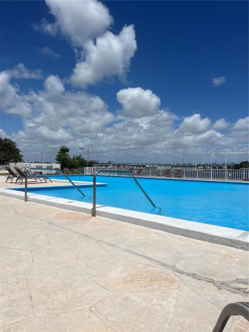 1351 NE Miami Gardens Dr, Unit 1121E, Miami, FL 33179 Photo