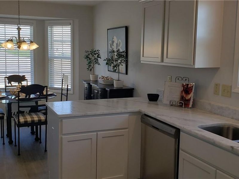 102 Stonecrest Trail, Elyria, OH 44035 Photo 7