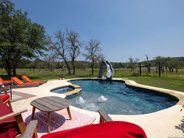 140 Twin Springs Rd N, Kerrville, TX 78028