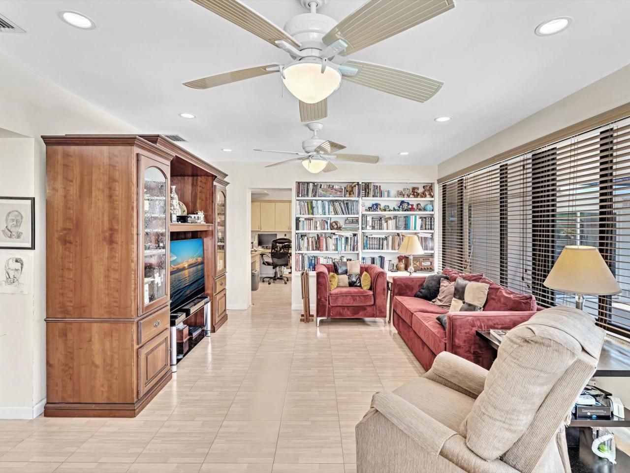 19321 NE 18th Place, Miami, FL 33179 Photo