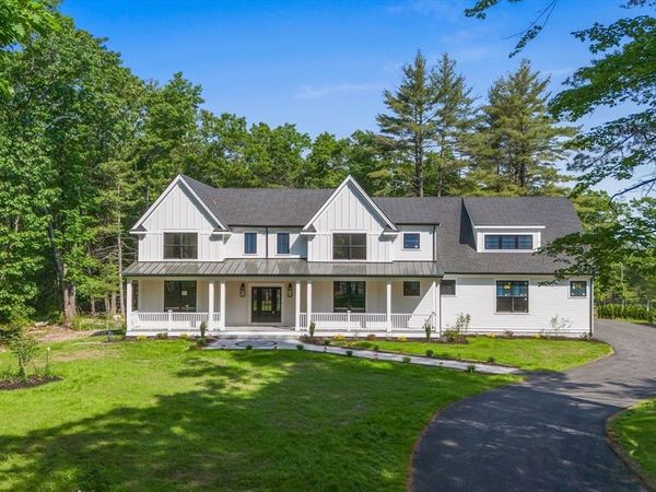 1466 Main Street, Lynnfield, MA 01940