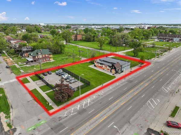 10829 E JEFFERSON Avenue, Detroit, MI 48214