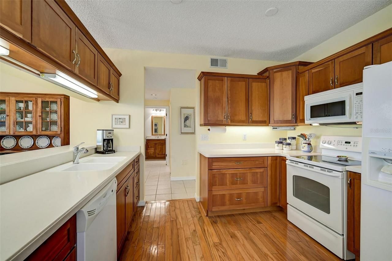 4215 Caddie Drive E, Unit 101, Bradenton, FL 34203 Photo