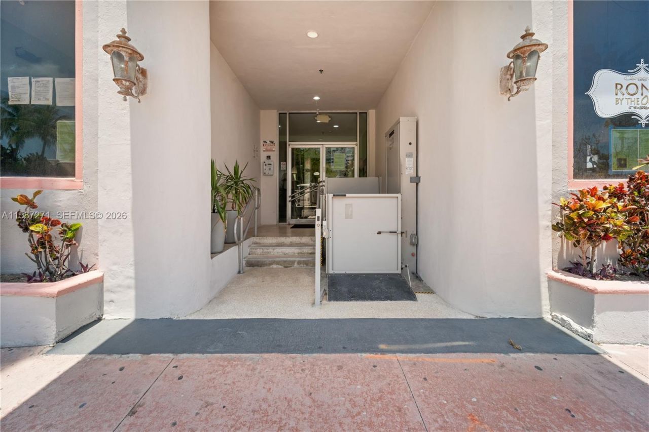 7300 Ocean Ter, Miami Beach, FL 33141 Photo