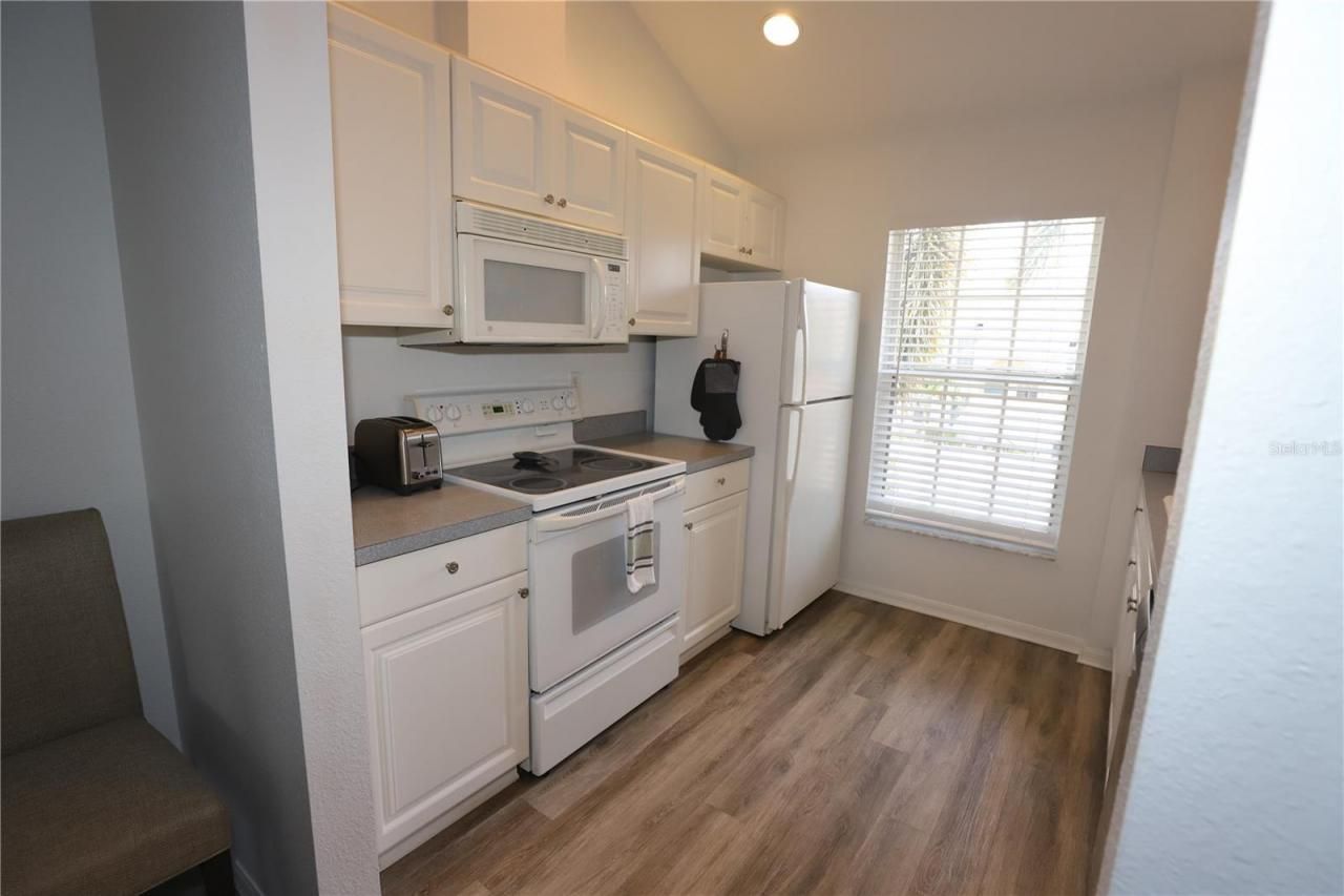 4275 Castlebridge Lane, Unit 1323, Sarasota, FL 34238 Photo
