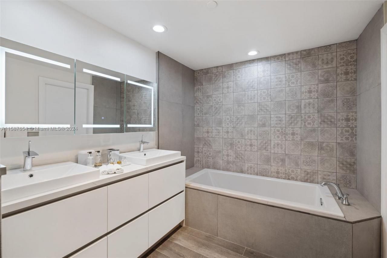 15122 Fisher Island Dr, Unit 15122, Miami Beach, FL 33109 Photo