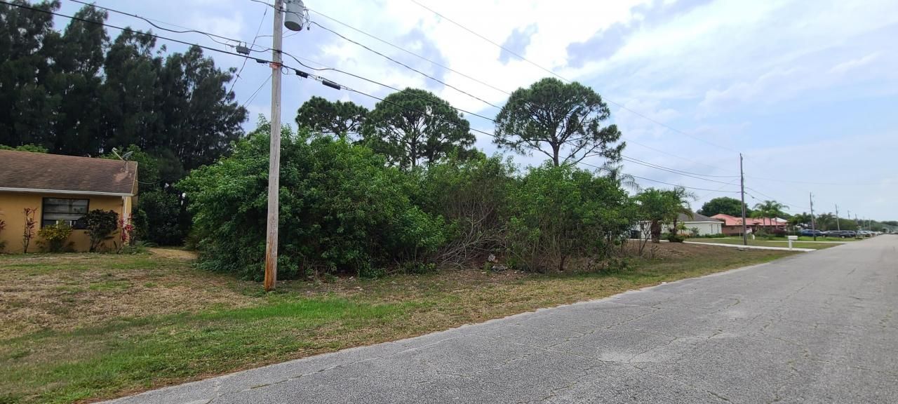 3243 SE Pinto Street, Port Saint Lucie, FL 34984 Photo