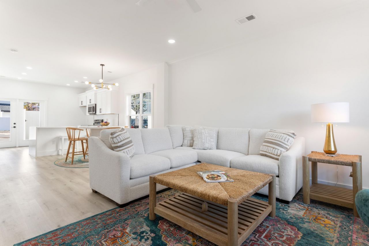 821 Rebecca Ln. Photo 4