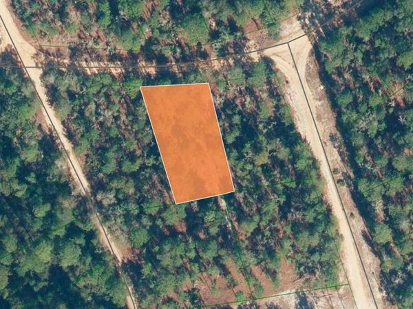 303 W HILLSBOROUGH AVENUE, FLORAHOME, FL 32140