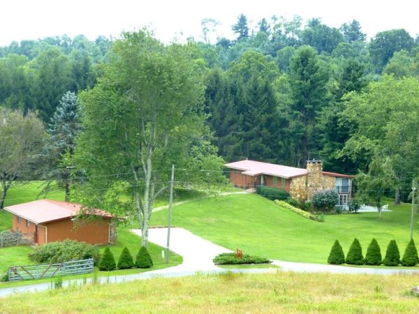 1436 Mayberry Church RD, Meadows of Dan, VA 24120