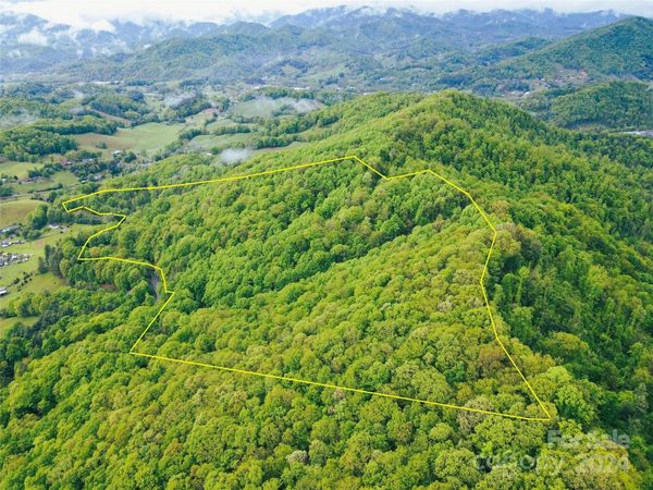 000 Mountain Air Drive, Burnsville, NC 28714